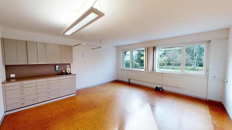 Spazio studio/ufficio luminoso 165 m² con parcheggi a Wünnewil (8)
