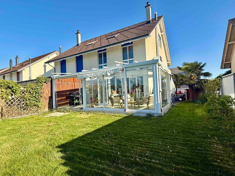 Maison mitoyenne charmante avec jardin d'hiver (1)