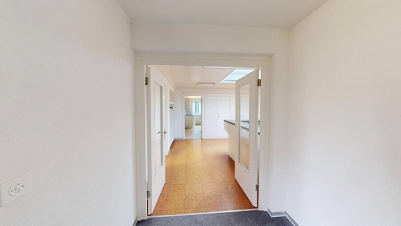 Helle Praxis-/Bürofläche 165 m² mit Parkplätzen in Wünnewil (3)