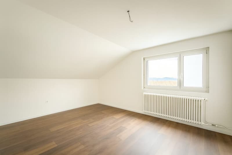 Frisch sanierte 2.5-Zi.-Dachwohnung mit Stil in Grenchen (3)