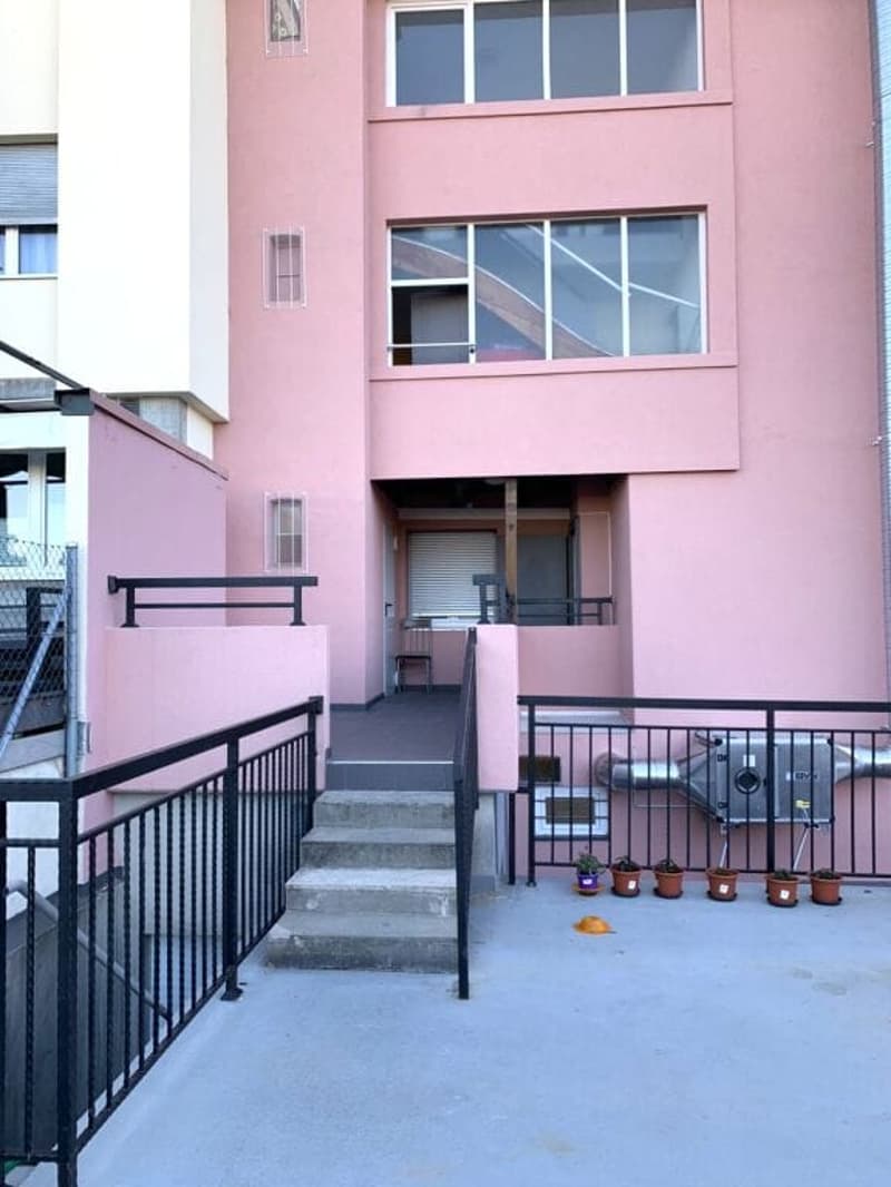 Apartment building with 10 apartments + commercial space, completely renovated, centrally located in Biel (11)