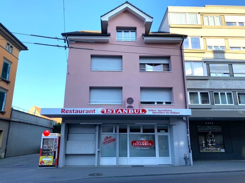 Apartment building with 10 apartments + commercial space, completely renovated, centrally located in Biel (1)