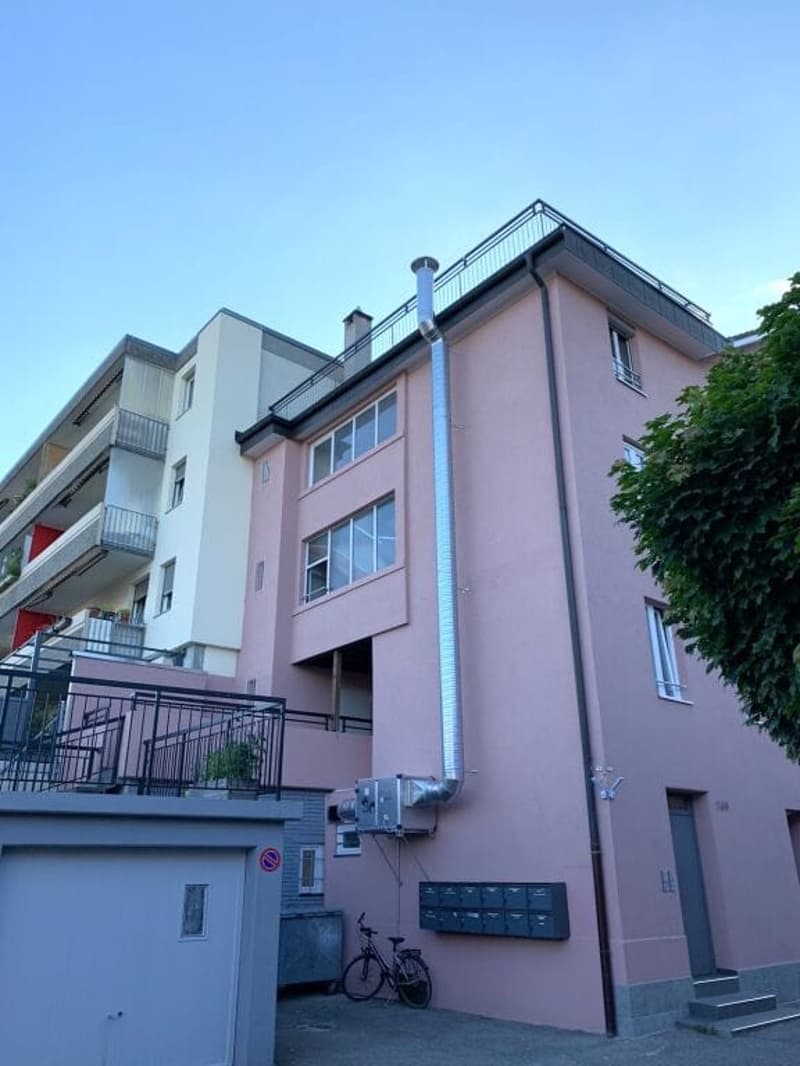 Apartment building with 10 apartments + commercial space, completely renovated, centrally located in Biel (12)