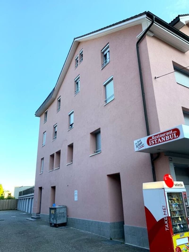 Apartment building with 10 apartments + commercial space, completely renovated, centrally located in Biel (10)