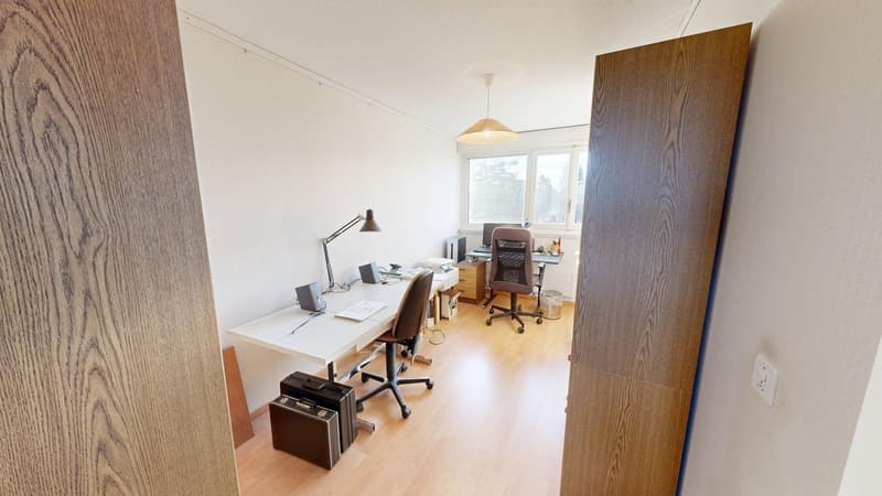 Appartement 5.5 pièces avec 2 balcons, situé au centre de Bern-Bümpliz (8)