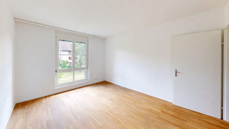 Appartement de 3,5 pièces rénové à Ins avec cuisine et armoires encastrées librement choisies (10)