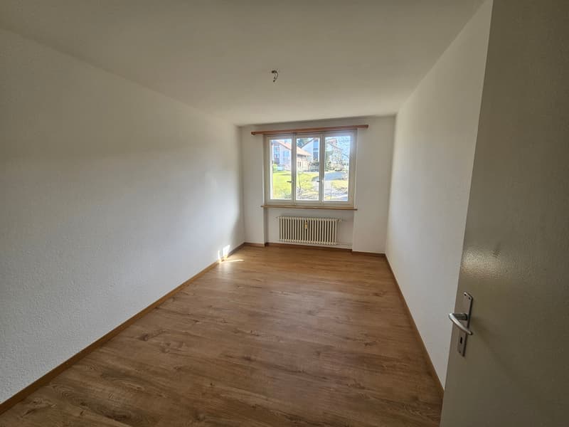 Helle 4.5-Zimmer-Wohnung mit Balkon in Schwarzenburg mieten (3)
