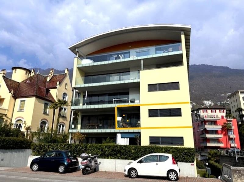 MURALTO: VUE SUR LE LAC, LUMIÈRE ET TRANQUILLITÉ DANS UN APPARTEMENT 2.5 PIÈCES (8)