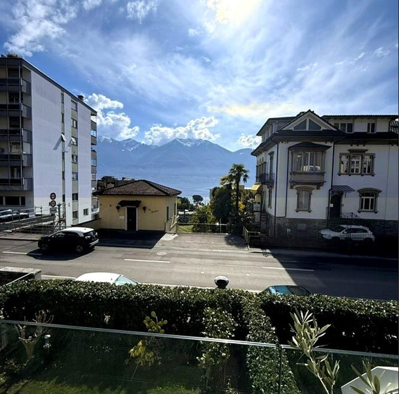 MURALTO: VUE SUR LE LAC, LUMIÈRE ET TRANQUILLITÉ DANS UN APPARTEMENT 2.5 PIÈCES (6)
