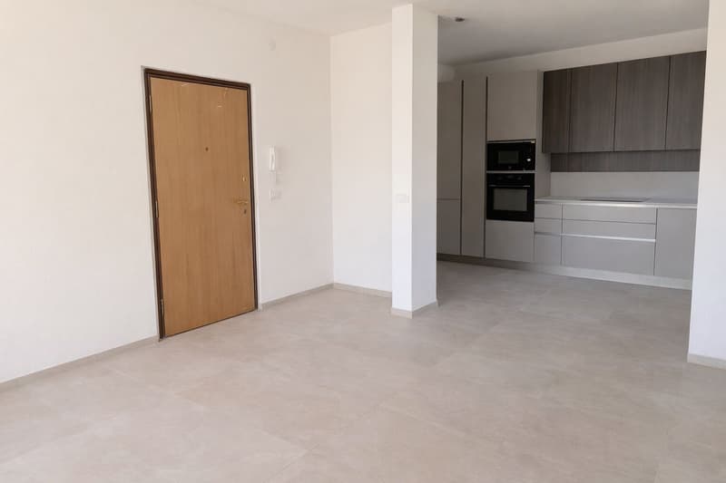 PAZZALLO – 3,5 Zimmer im 6. Stock: Licht und Raum (3)