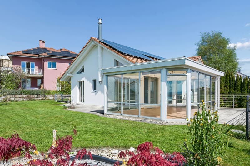 Living above Lake Murten (1)
