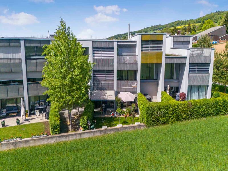 Appartamento moderno di 4,5 locali al piano terra con giardino di rose privato (13)
