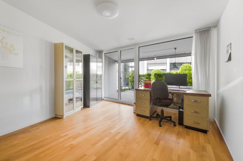Appartamento moderno di 4,5 locali al piano terra con giardino di rose privato (8)