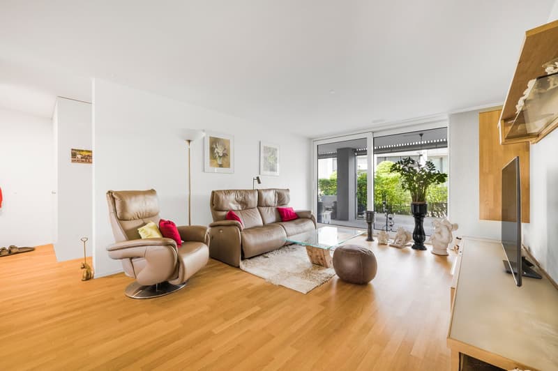 Moderne 4.5-Zimmer-Erdgeschosswohnung mit eigenem Rosengarten (3)
