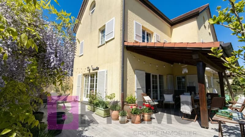 Semi-detached house with 5.5 rooms in the heart of Gland town (2)