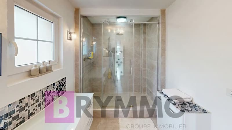 Semi-detached house with 5.5 rooms in the heart of Gland town (10)