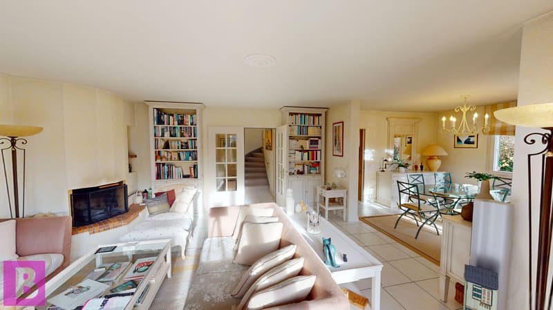 Bright family villa with garden and double garage (5)