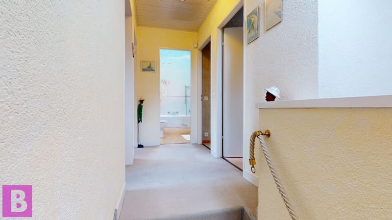 Bright family villa with garden and double garage (10)