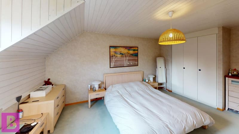 Bright family villa with garden and double garage (14)