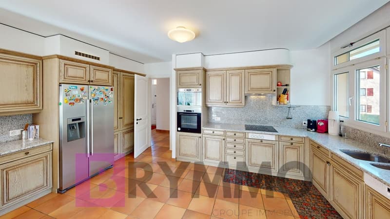 In the heart of Rolle — 5.5-room villa with independent 2-room apartment and swimming pool (9)