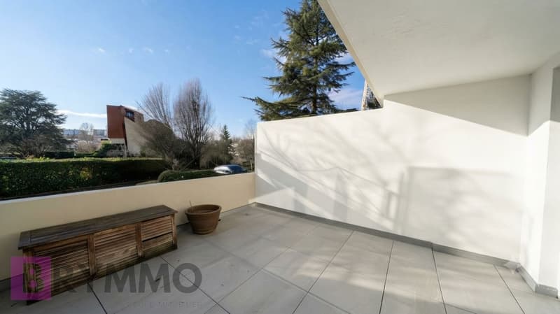 Gem in the heart of Lausanne: Studio with large balcony & pool (4)