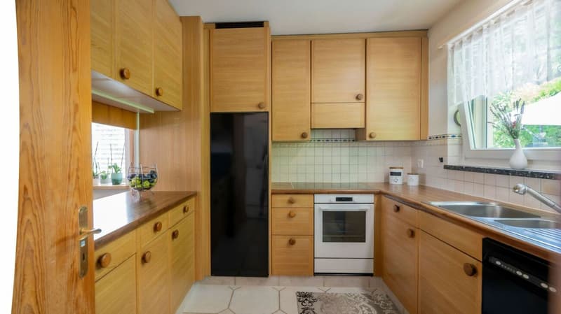 Freistehendes Einfamilienhaus mit Umschwung (14)