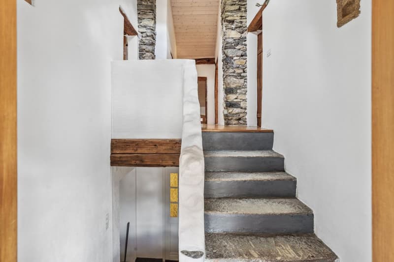Beautiful attic-duplex apartment renovated with character and authenticity (8)