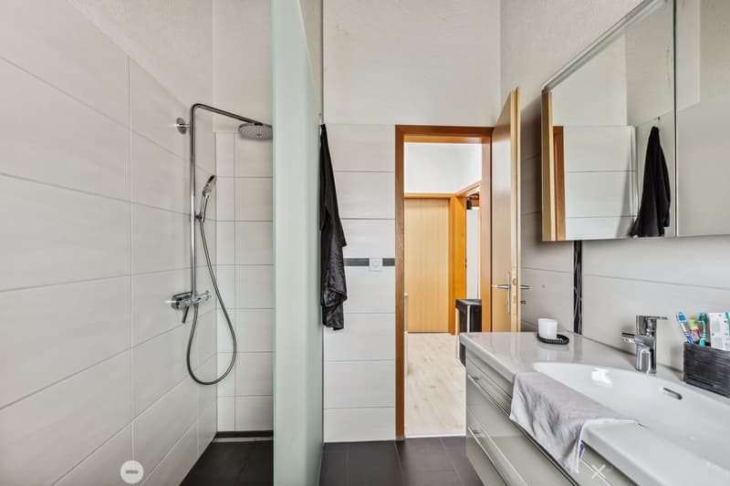 Helle Villa in der Nähe von Einrichtungen (7)