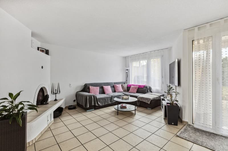 Bright semi-detached house close to amenities (2)
