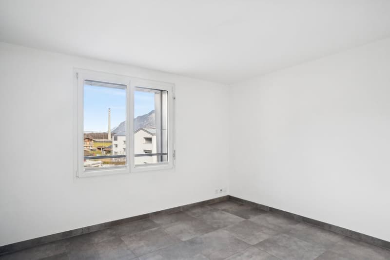 Living at height: Spacious attic with terrace in Collombey-Muraz (7)