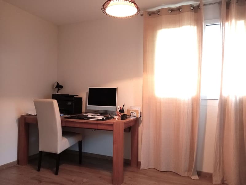 Modern and bright individual villa, dominant setting (8)