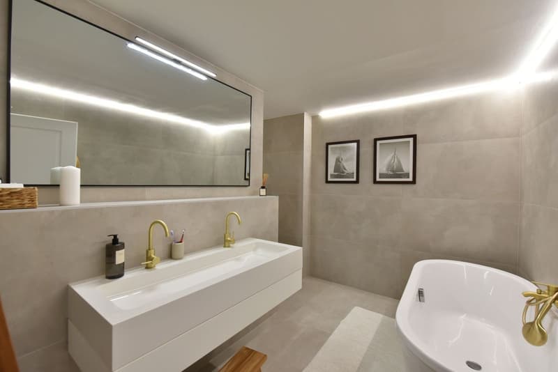 Villa contemporanea con piscina e vista lago (8)