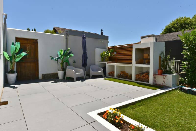 Villa contemporanea con piscina e vista lago (10)