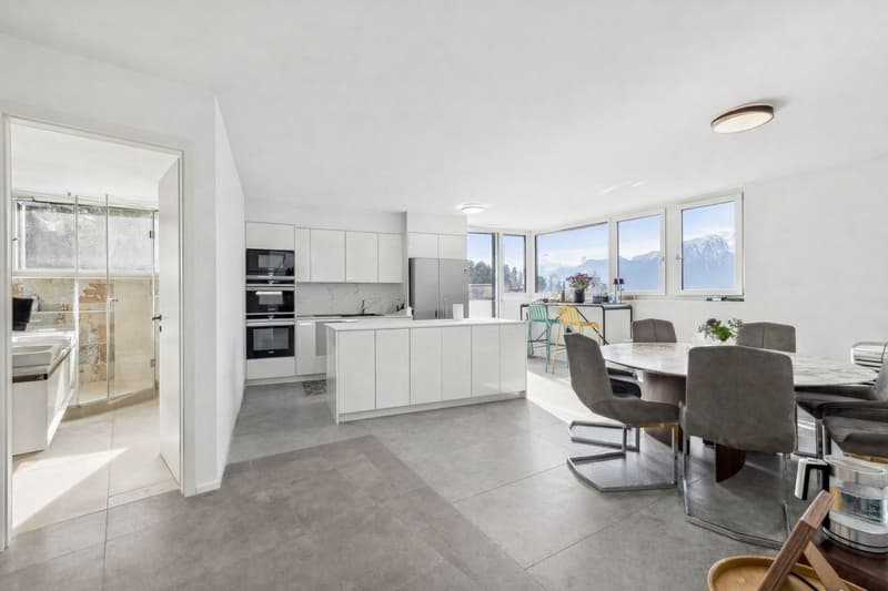 Villa d'eccezione con linee pure e minimaliste e vista panoramica (6)