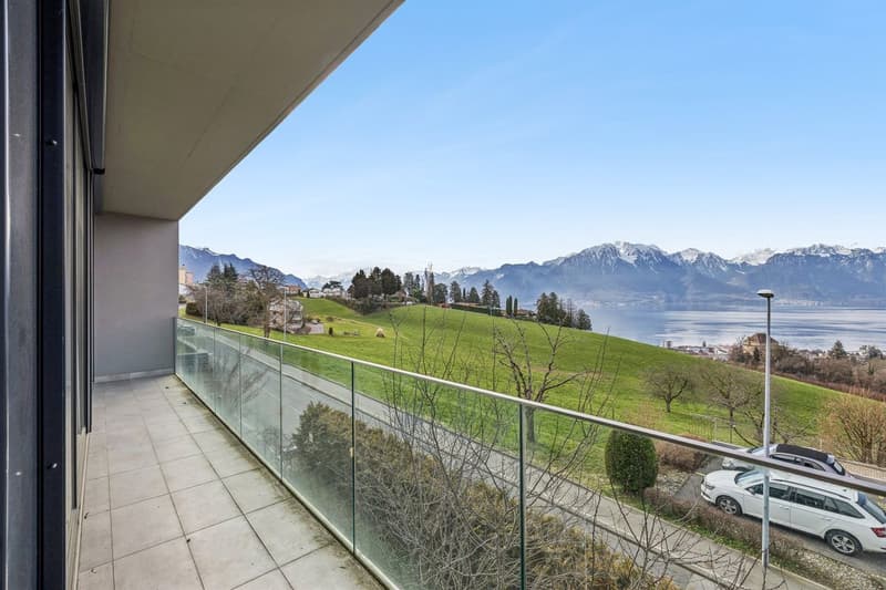 Villa d'eccezione con linee pure e minimaliste e vista panoramica (3)