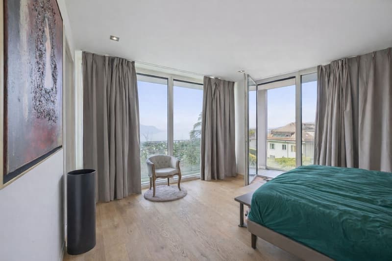 Villa d'eccezione con linee pure e minimaliste e vista panoramica (7)