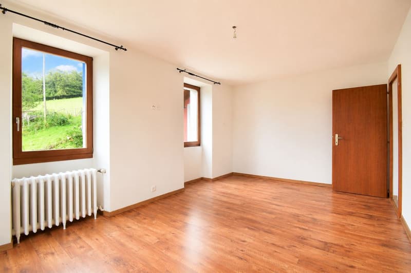 Affascinante appartamento di 4,5 locali rinnovato nel cuore del villaggio (4)