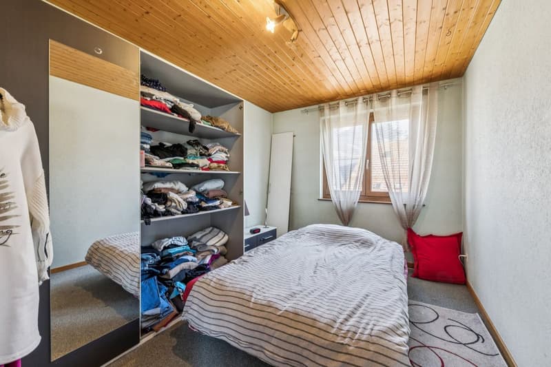 Vivete il comfort di una casa efficiente in un ambiente privilegiato a Enney (7)