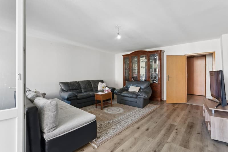 Spacious 5.5-room apartment with 60 m2 terrace in Lucens (2)