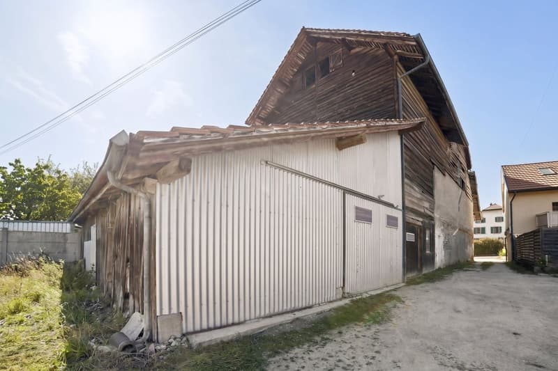 Barn to renovate with beautiful volumes and potential for transformation into several apartments (1)
