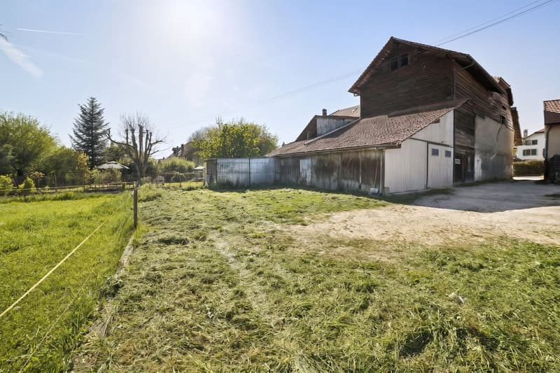 Barn to renovate with beautiful volumes and potential for transformation into several apartments (7)