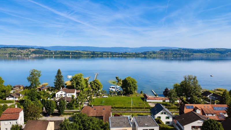 Apartment with 4.5 rooms, terrace, private garden and lake view (7)