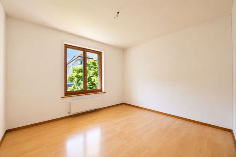 Apartment with 4.5 rooms, terrace, private garden and lake view (5)