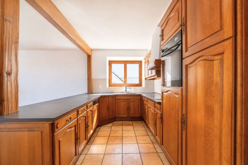 Apartment with 4.5 rooms, terrace, private garden and lake view (4)