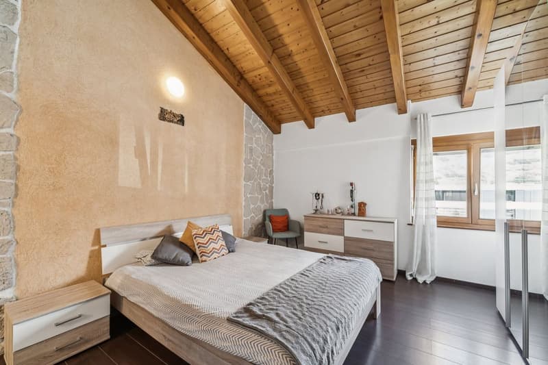 Renovated attic with private outdoor space in Chalais (9)