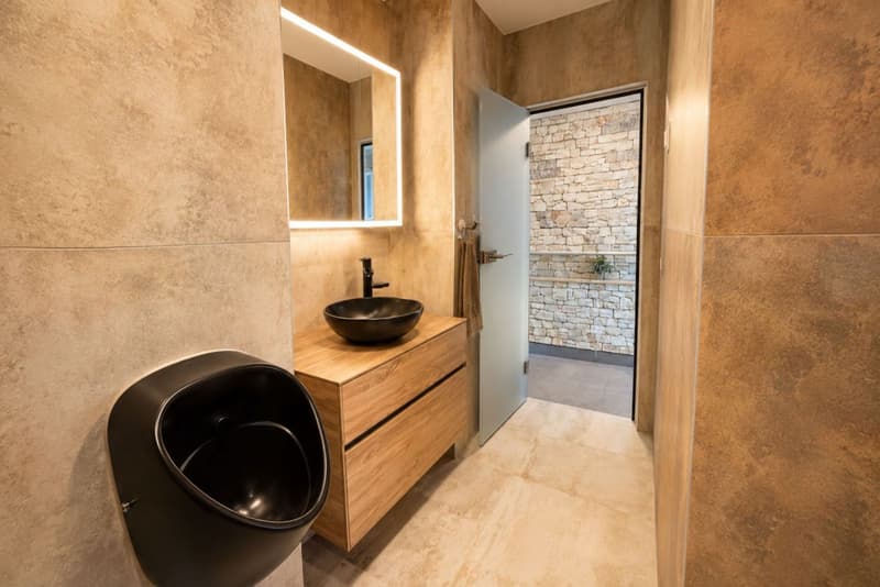 Luxuriöse Wohnung mit viel Licht (8)