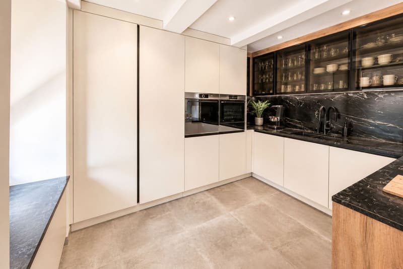 Luxuriöse Wohnung mit viel Licht (2)