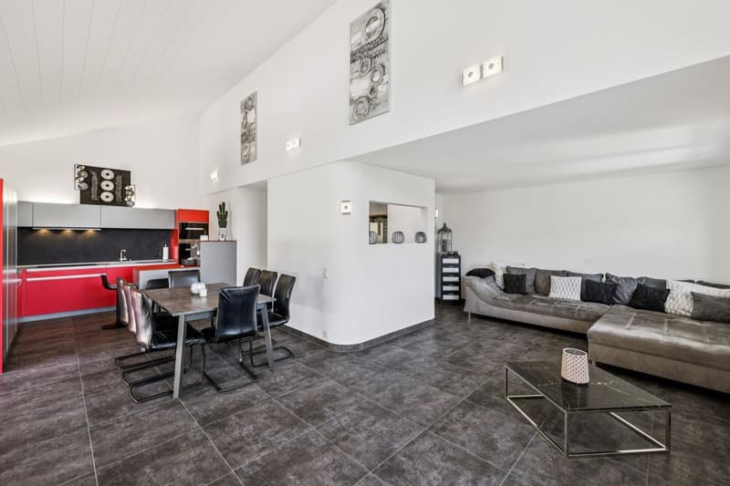 Große, helle Villa mit atemberaubendem Blick - inklusive eines unabhängigen 3,5-Zimmer-Appartements. (3)
