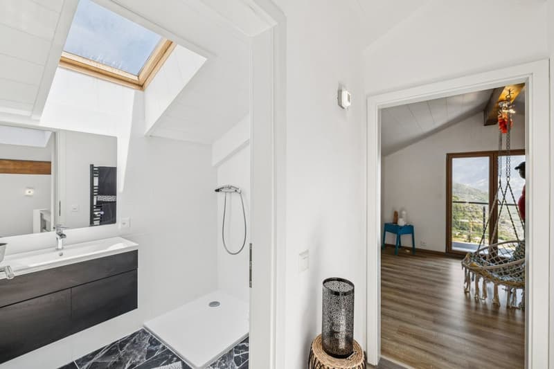 Große, helle Villa mit atemberaubendem Blick - inklusive eines unabhängigen 3,5-Zimmer-Appartements. (9)