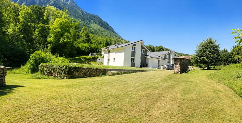 Superbe maison jumelée avec grand terrain - Oasis de paix face à la forêt. (1)